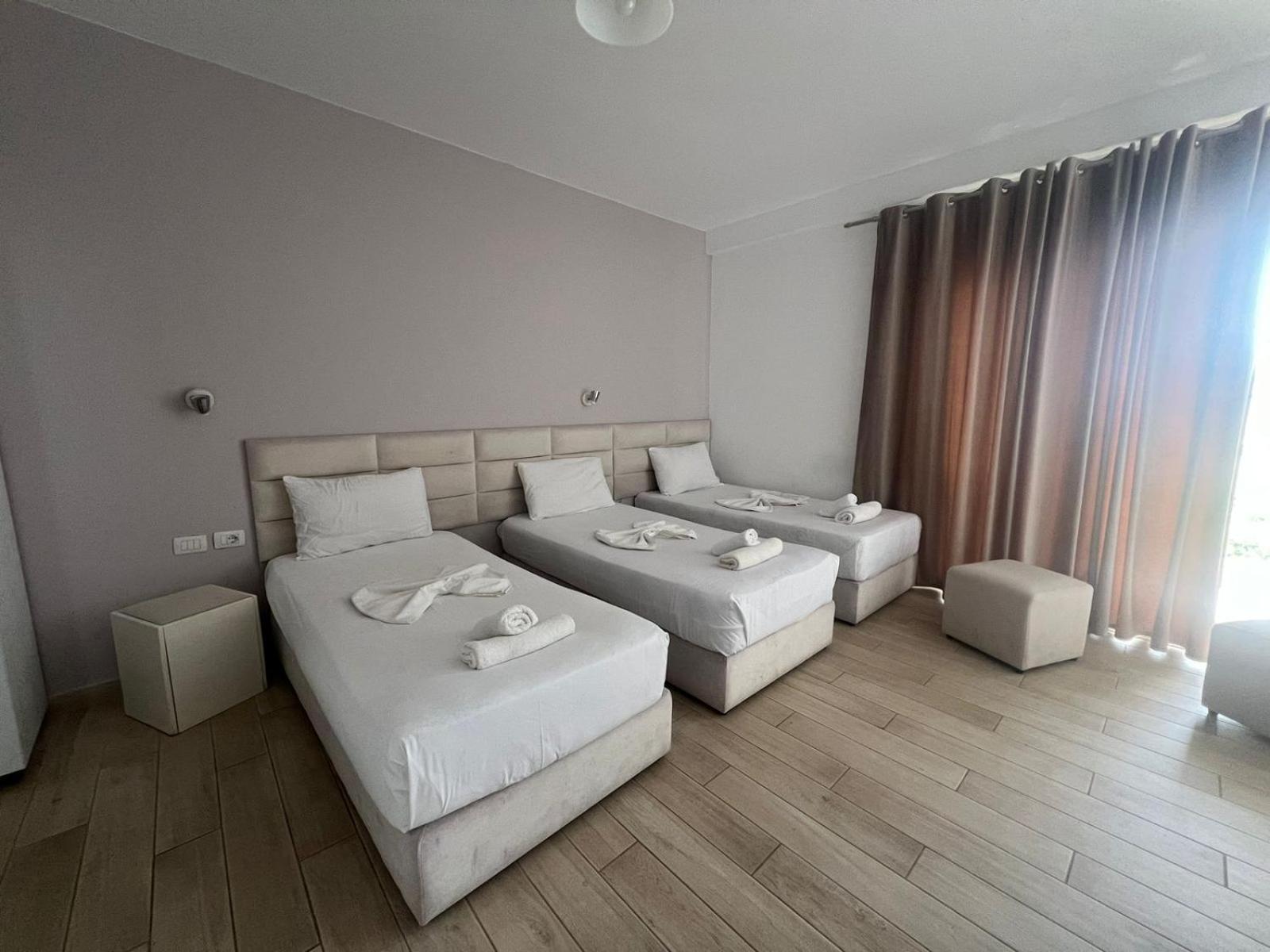 La Luna Hotel Ksamil Esterno foto