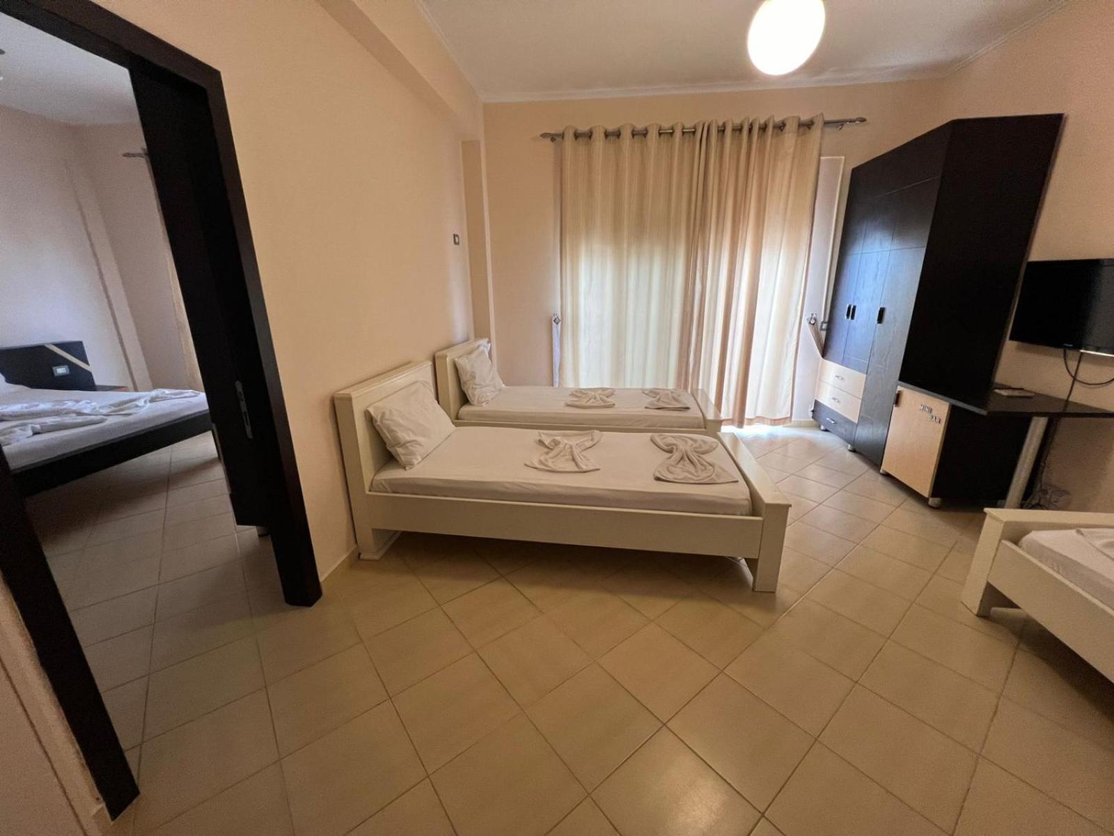 La Luna Hotel Ksamil Esterno foto